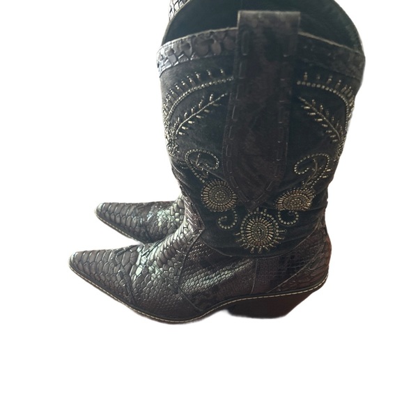 Donald J. Pliner Country Couture Heeled Boots with Intricate Embroidery - Picture 3 of 4
